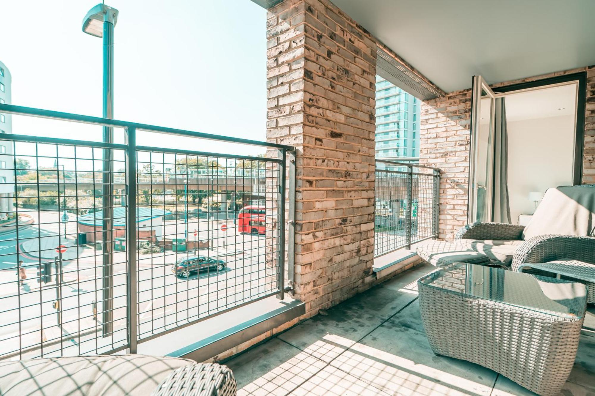 Luxury Greenwich 2bed 2bath - Sleep 6 Guest- 1 Min From Station - Close To Greenwich Maritime- Playstation Provided Apartamento